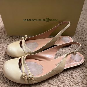 Max Studio Beige Patent Leather Flats Slingback Sandal. Size 8.5